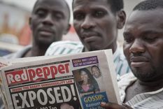 insolito: penan la homosexualidad en uganda y un diario delata a 200