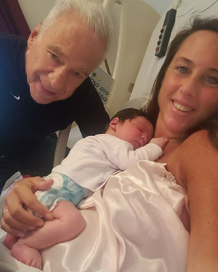 Alberto Cormillot y Estefanía Pasquini junto a Emilio Foto: Instagram