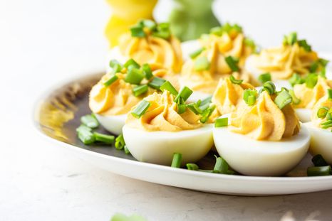 Receta fácil y práctica de huevos rellenos para que los prepares en sólo 15 minutos.