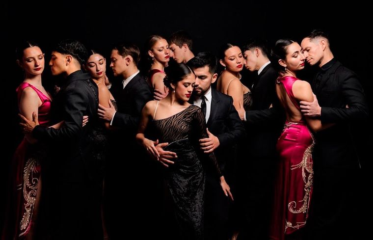 La plaza de Godoy Cruz se llena de tango con una milonga abierta a todo público. La plaza de Godoy Cruz se llena de tango con una milonga abierta a todo público.