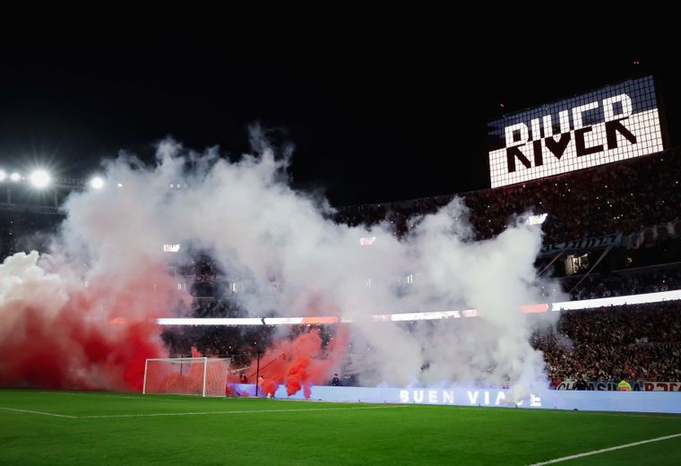 Los hinchas de River reaccionaron tras la derrota en el Superclásico.