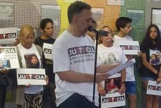 A las 8.20, hora en la que hace 13 años ocurrió la Tragedia de Once, familiares y sobrevivientes hicieron un acto para recordar el siniestro ferroviario. Foto: X de @HernanLReyes
