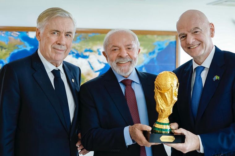 Lula da Silva se reunió este lunes con Gianni Infantino. Lula da Silva se reunió este lunes con Gianni Infantino.