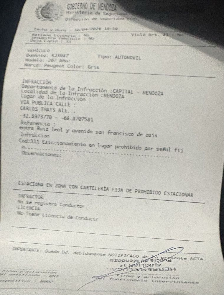 Las multas con las que se encontraron los hinchas cuando salieron del partido. 