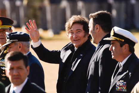 Javier Milei junto a Luis Petri.