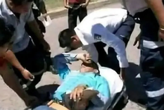 El motociclista sufrió heridas leves luego de ser impactado por la bombacha.