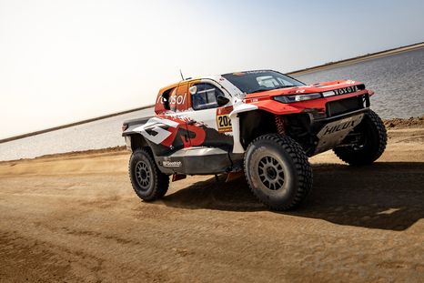TOYOTA GAZOO Racing W2RC finaliza el Rally Dakar 2026 con dos coches en el Top 10 TOYOTA GAZOO Racing W2RC finaliza el Rally Dakar 2026 con dos coches en el Top 10