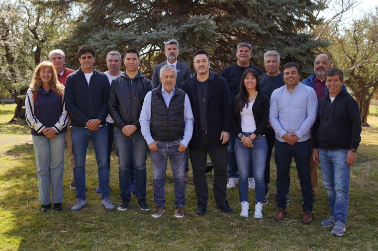 La reunión tras la definición de los candidatos, sin Álvaro Martínez. 