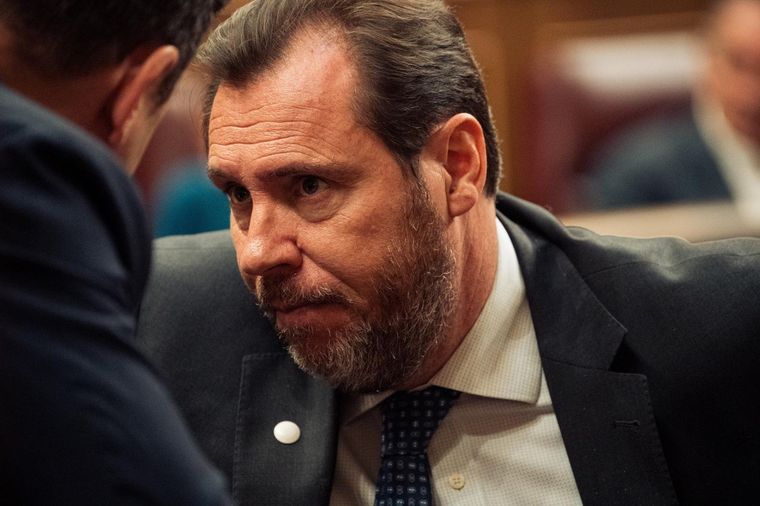 El ministro español Óscar Puente negó haber llamado “drogadicto” a Javier Milei y ahora le adjudicó tomar “una medicación”