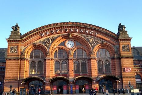 Alemania puso en marcha una regla ligada al servicio militar que alcanza a varones de entre 17 y 45 años. Alemania puso en marcha una regla ligada al servicio militar que alcanza a varones de entre 17 y 45 años.