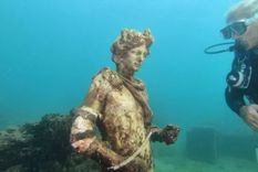 Una estatua en el Parque arqueológico submarino de Baia, en Italia. Foto: ANDREAS SOLARO/AFP VIA GETTY IMAGES