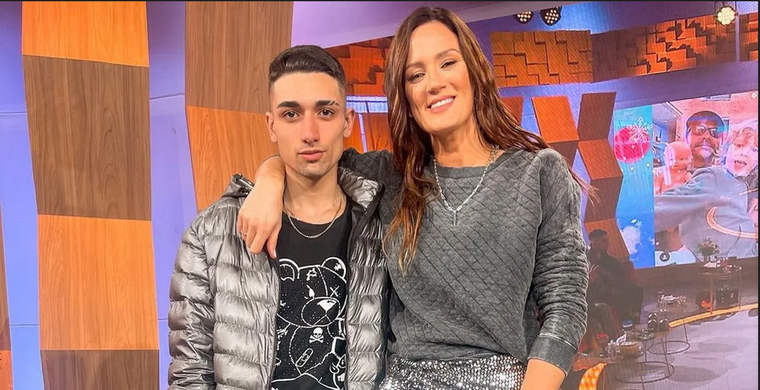 Paula Chaves junto a Nahuel, el joven de 18 años que arriesgó su vida para ayudar a la hija de la modelo.