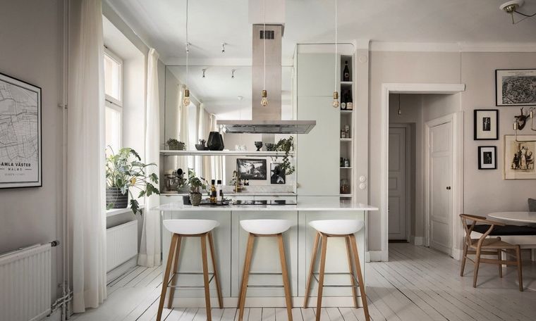 Las banquetas aprovechan el espacio en una cocina. Las banquetas aprovechan el espacio en una cocina. 