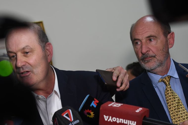 El ministro de Desregulación, Federico Sturzenegger; y el ministro de Producción, Rodolfo Vargas Arizu