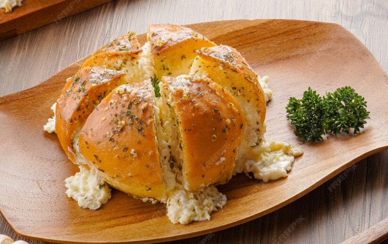 La receta de pan de ajo más rica. Foto: Freepik