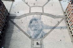 intentaron quitar el retrato de nestor kirchner y danaron la rambla