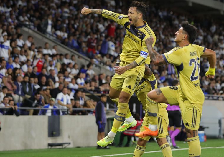 Boca venció a Universidad Católica en el Claro Arena.