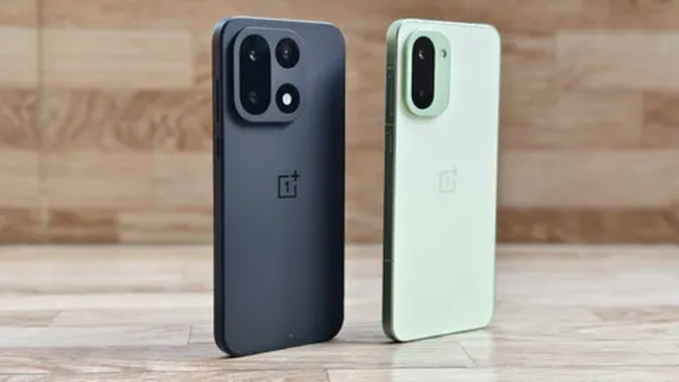 OnePlus 15 (a la izquierda) y OnePlus 15R (a la derecha). OnePlus 15 (a la izquierda) y OnePlus 15R (a la derecha).