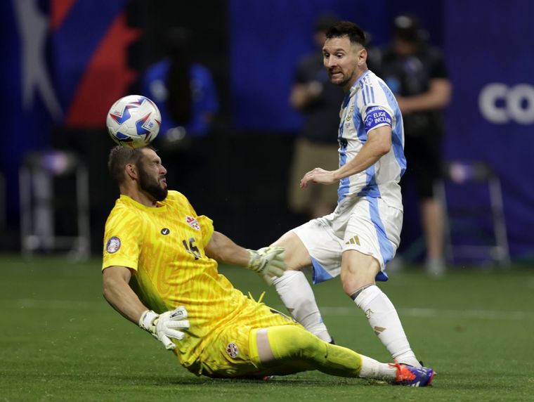 El 10 habló post partido. Foto: Fotobaires