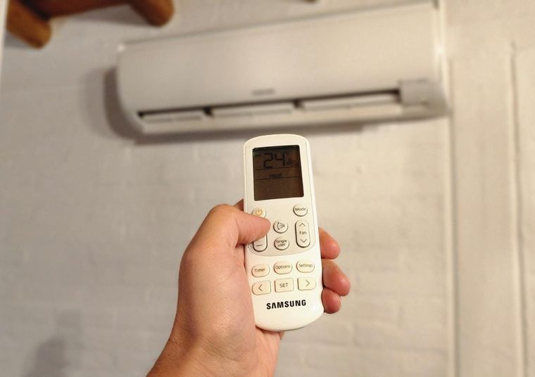 Recomiendan configurar la temperatura delaire acondicionado entre 24 y 26 grados. Foto: Archivo MDZ