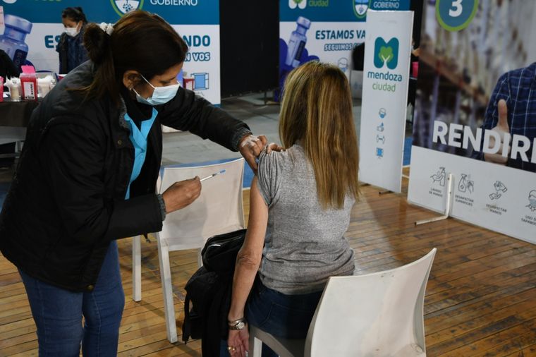 La vacunación en centros grandes ya culminó hace un año, pero se siguen dando vacunas de forma gratuita en centros de salud Foto: Archivo MDZ