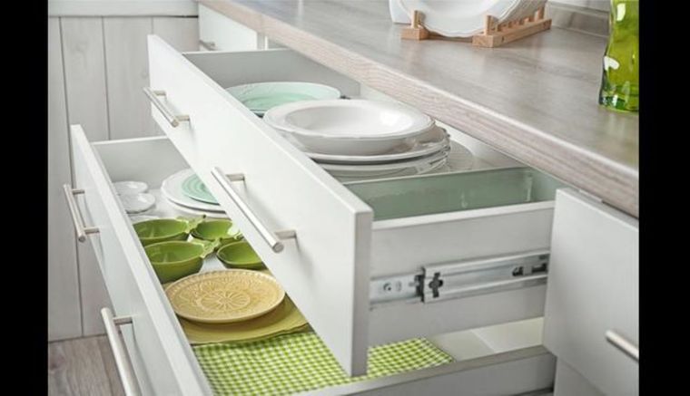 El método para mantener el orden los armarios de cocina Foto: Shutterstock