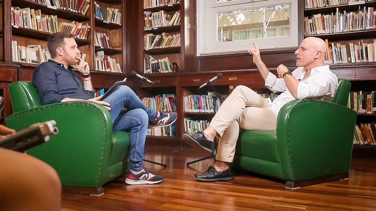 Emmanuel Ferrario y Carlos Pagni en el primer videopodcast de política argentina.