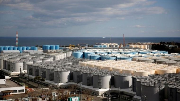 El espacio para contener agua contaminada se acabará en 2022, lo que obliga a Japón a liberar el agua ya tratada al mar. Foto: REUTERS