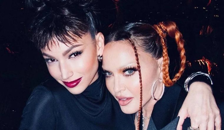 Úrsula Corberó y Madonna se conocieron en un vuelo de avión.