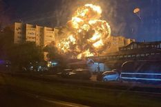 impactante: un avion militar se estrello contra un edificio en rusia