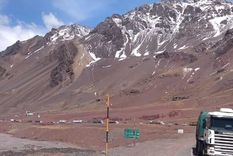 La fila de vehículos para pasar a Chile excede los seis kilómetros Foto: Gendarmería Nacional La fila de vehículos para pasar a Chile excede los seis kilómetros Foto: Gendarmería Nacional