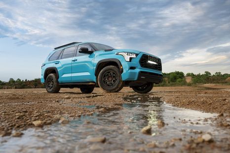 Como la pick-up Tundra, el SUV de Toyota se fabrica en la planta de Texas, San Antonio. Como la pick-up Tundra, el SUV de Toyota se fabrica en la planta de Texas, San Antonio.
