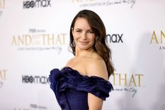 Kristin Davis encarnó a Charlotte en la serie de Sex and The City. Foto: Cosmopolitan - https://hips.hearstapps.com/hmg-prod.s3.amazonaws.com/images/kristin-davis-attends-hbo-maxs-and-just-like-that-new-york-news-photo-1639418702.jpg