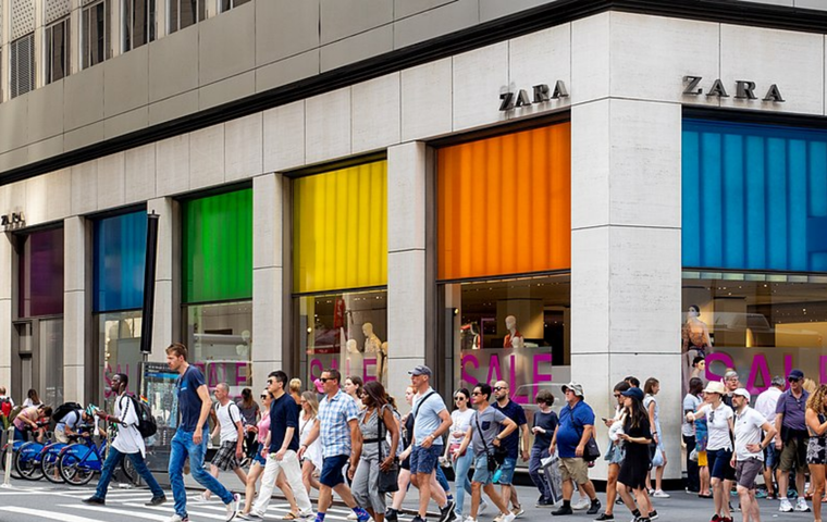 Zara ofrece increíbles modelos de vestidos ultra cómodos.  Foto: Zara