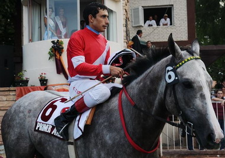 López se quedó con la carrera. Foto: Pachy Reynoso/MDZ