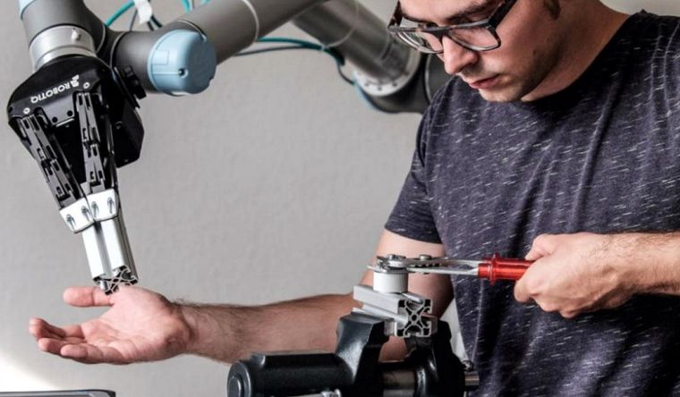 Robots y seres humanos La IA invadirá el mundo laboral. Foto: Ge.