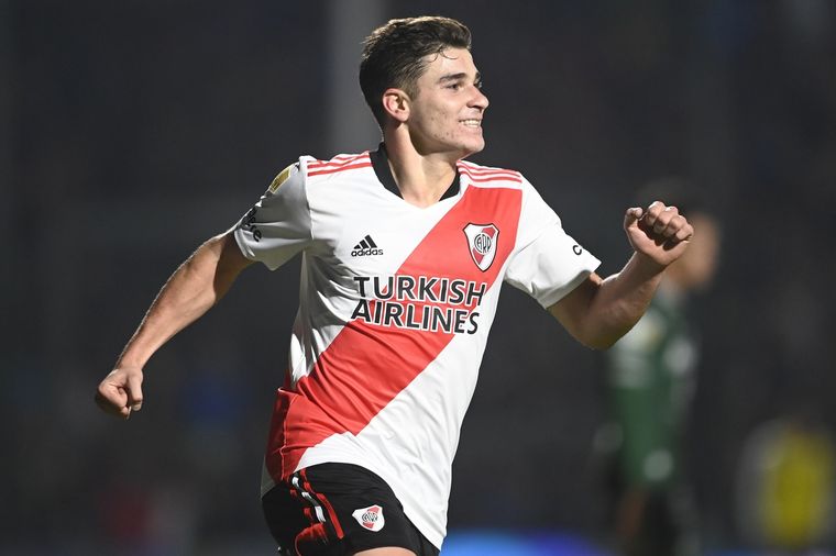 Julián Álvarez cortó la sequía y metió un triplete en Junín. Foto: @RiverPlate