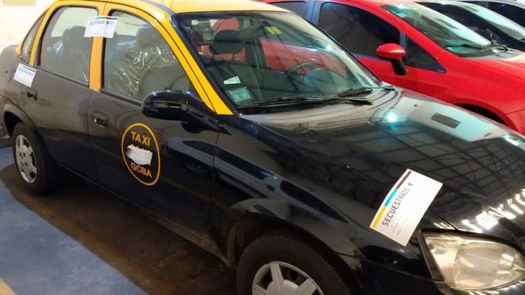 Temor El conductor no seguía las instrucciones y retenía a la pasajera. Su coche será periciado.