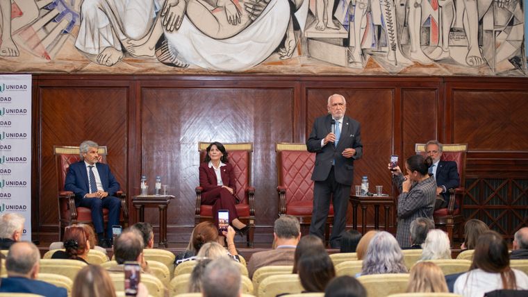 Ricardo Gil Lavedra y Alejandra García