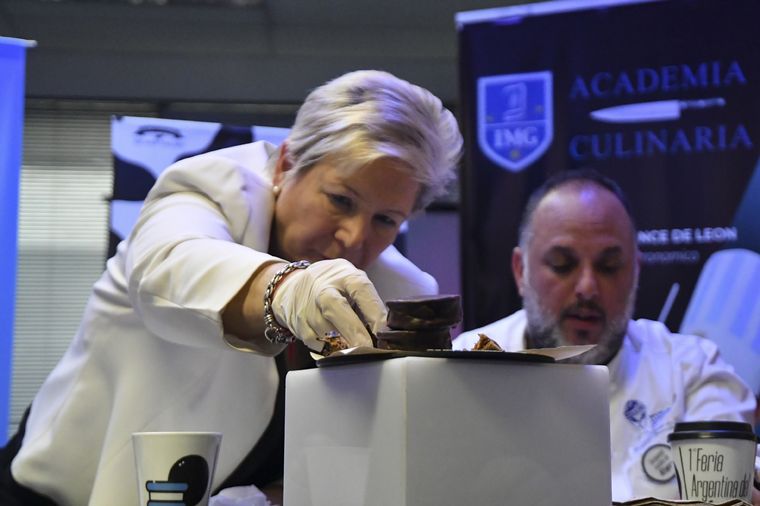 Un jurado de expertos fue el encargado de elegir al mejor alfajor del mundo. Foto: Télam