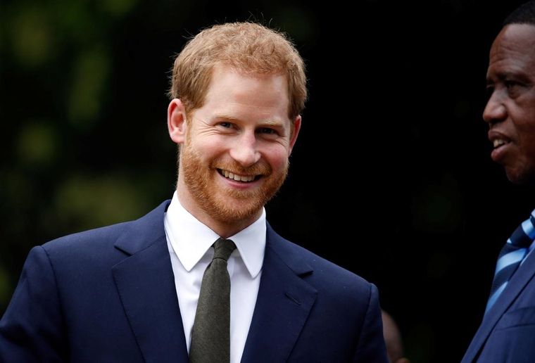 Foto: https://www.lux.iol.pt/geral/29-11-2018/devido-a-gravidez-de-meghan-markle-principe-harry-obrigado-a-fazer-viagem-sozinho