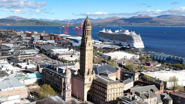 La población de Greenock, en la costa oeste de Escocia, ha estado disminuyendo durante décadas.