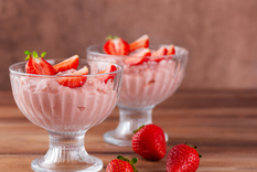 Yogur de frutillas natural en casa ¡facilísimo!