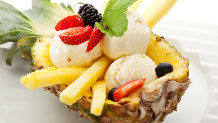 Un postre que enamora: receta de helado con frutas.