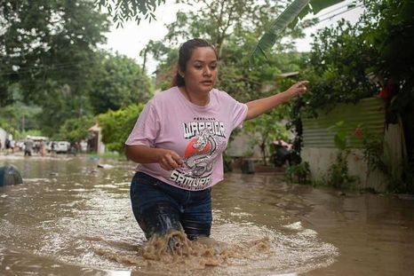 Fuertes lluvias azotaron diversas regiones del país el jueves y el viernes.