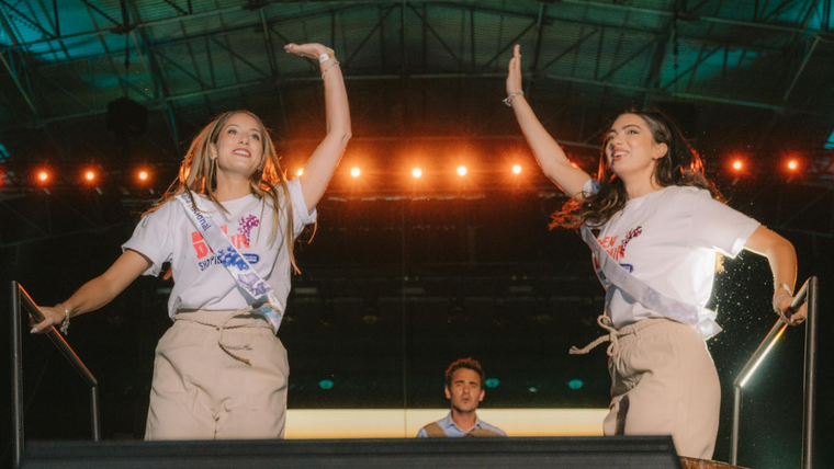 Reina y Virreina Nacional 2025 disfrutaron de la Pisada de la Uva en Mendoza Shopping.