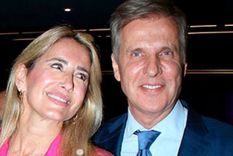 Acá, los detalles del vestido de novia de Lulú Sanguinetti y el look de Martín Redrado. Acá, los detalles del vestido de novia de Lulú Sanguinetti y el look de Martín Redrado.