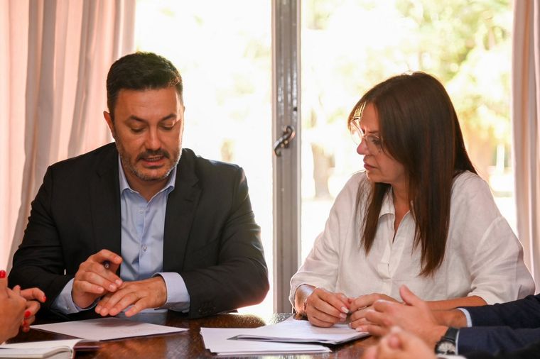 El ministro de Defensa de la Nación, Luis Petri, y su par de Capital Humano, Sandra Pettovello, debatieron acerca de iniciativas para mejorar el Servicio Militar Voluntario. Foto: NA