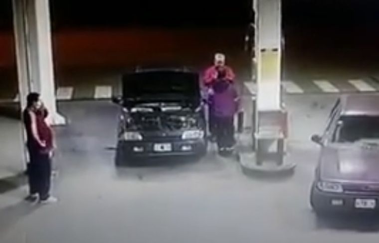 El operario y el cliente momentos antes de la agresión