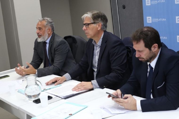 El fiscal Santiago Garay, el senador radical Marcelo Rubio y el subsecretario de Justicia, Marcelo Dagostino. Foto: Senado Mendoza.